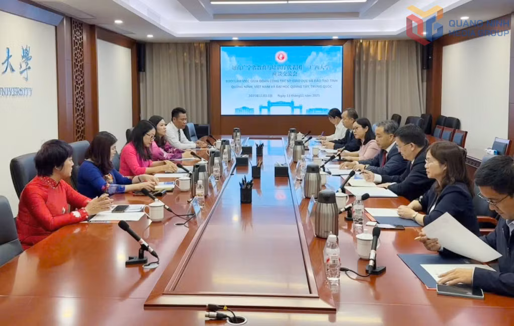 Đoàn công tác của Sở GD&amp;ĐT làm việc với Đại học Quảng Tây (Trung Quốc) (tháng 11/2025). Ảnh: Sở GD&amp;ĐT cung cấp