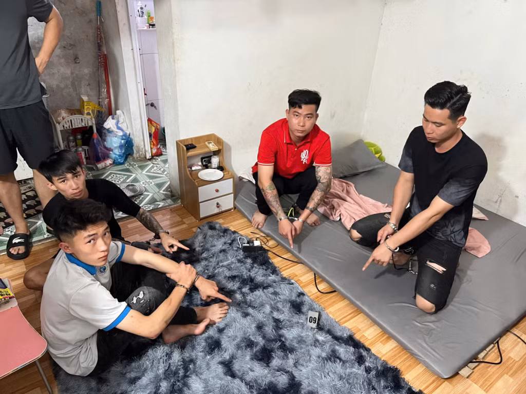 Các đối tượng trong vụ án tổ chức sử dụng trái phép chất ma túy tại một phòng trọ thuộc tổ 7, khu 7, phường Bãi Cháy.