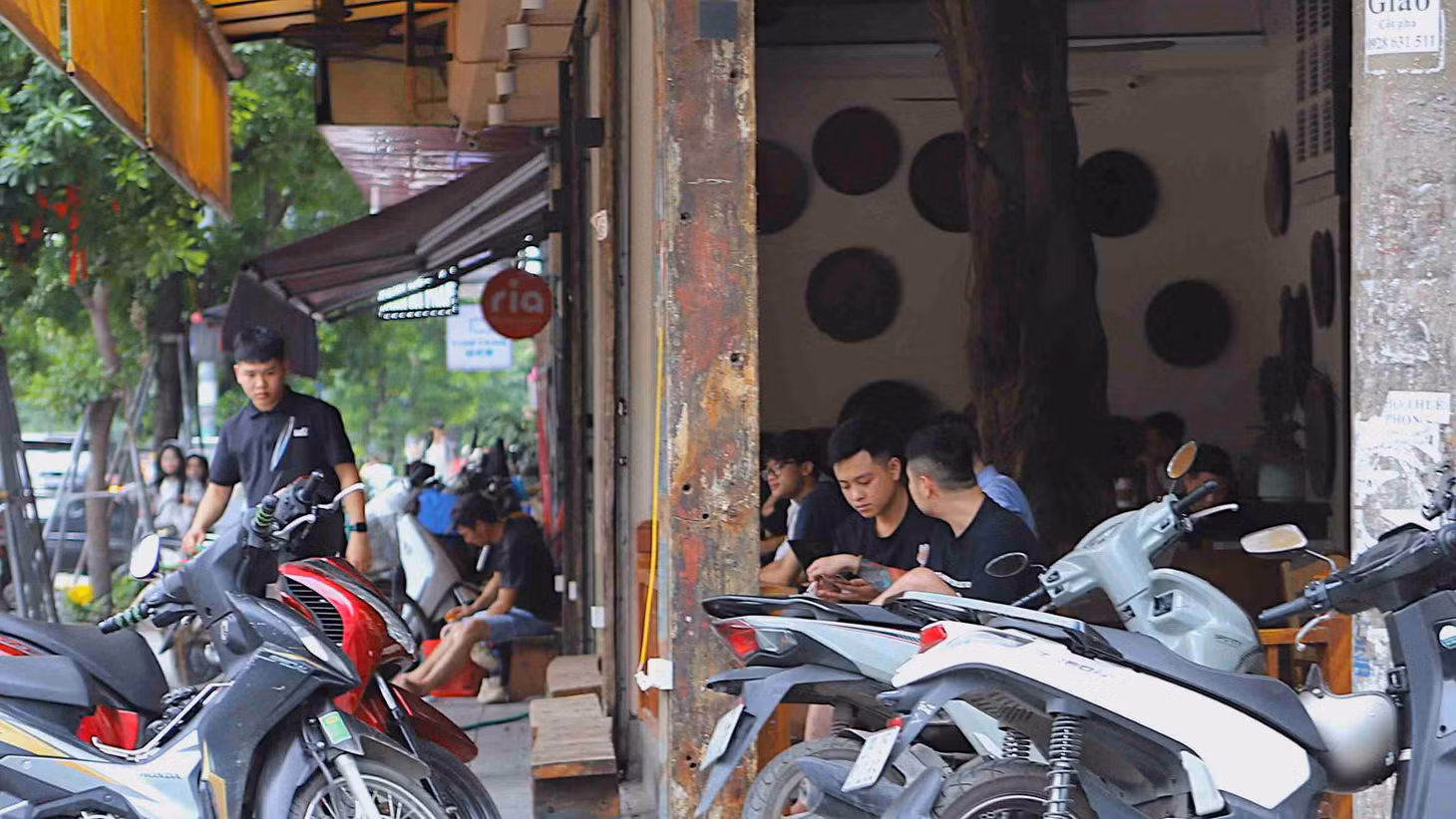 Việc sử dụng nhạc tại quán cà phê, nhà hàng cho mục đích kinh doanh phải tuân thủ quy định về bản quyền. Ảnh: Minh Vũ