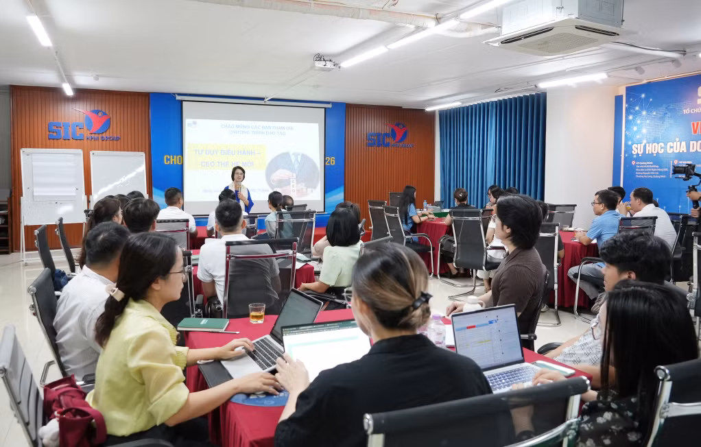 Chuyên gia truyền đạt các kiến thức cho doanh nghiệp.