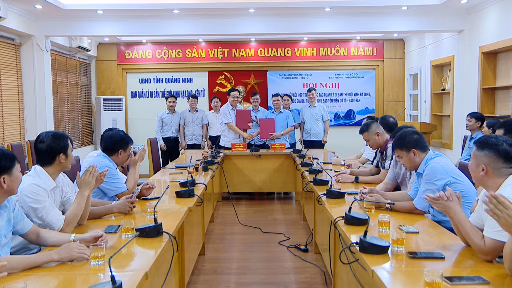Ban Quản lý di sản thế giới vịnh Hạ Long - Yên Tử và Ban Chỉ huy Bộ đội Biên phòng tỉnh Quảng Ninh ký kết quy chế phối hợp.