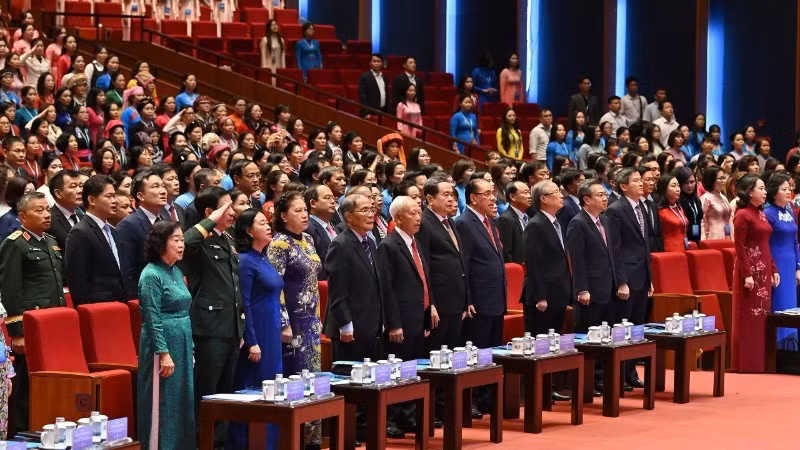 Các đồng chí lãnh đạo, nguyên lãnh đạo Đảng Nhà nước tham dự Đại hội. (Ảnh: THỦY NGUYÊN)