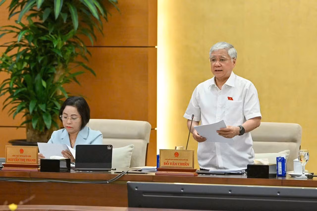 Phó Chủ tịch Thường trực Quốc hội Đỗ Văn Chiến phát biểu tại phiên họp. (Ảnh: THỦY NGUYÊN)