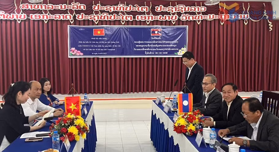 Đoàn công tác của Sở GD&amp;ĐT thăm và làm việc với Sở Giáo dục và Thể thao tỉnh Champasak, Lào. Ảnh: Sở GD&amp;ĐT cung cấp