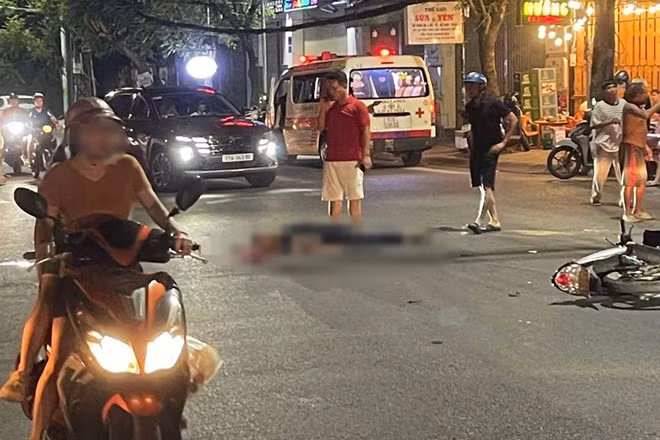 Hiện trường vụ ôtô va chạm với xe máy khiến 1 thanh niên tử vong tại chỗ. Ảnh: Thanh Trí
