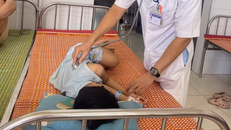 Bệnh nhân nhập viện điều trị nghi do ngộ độc tại Bệnh viện đa khoa khu vực Quảng Nam.