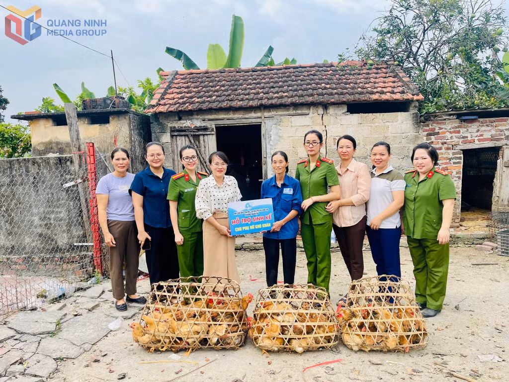 Hội LHPN phường Hoành Bồ trao tặng mô hình sinh kế cho hội viên hoàn cảnh khó khăn, tháng 6/2026.
