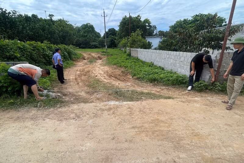 Lực lượng chức năng khám nghiệm hiện trường. Ảnh: Công an cung cấp
