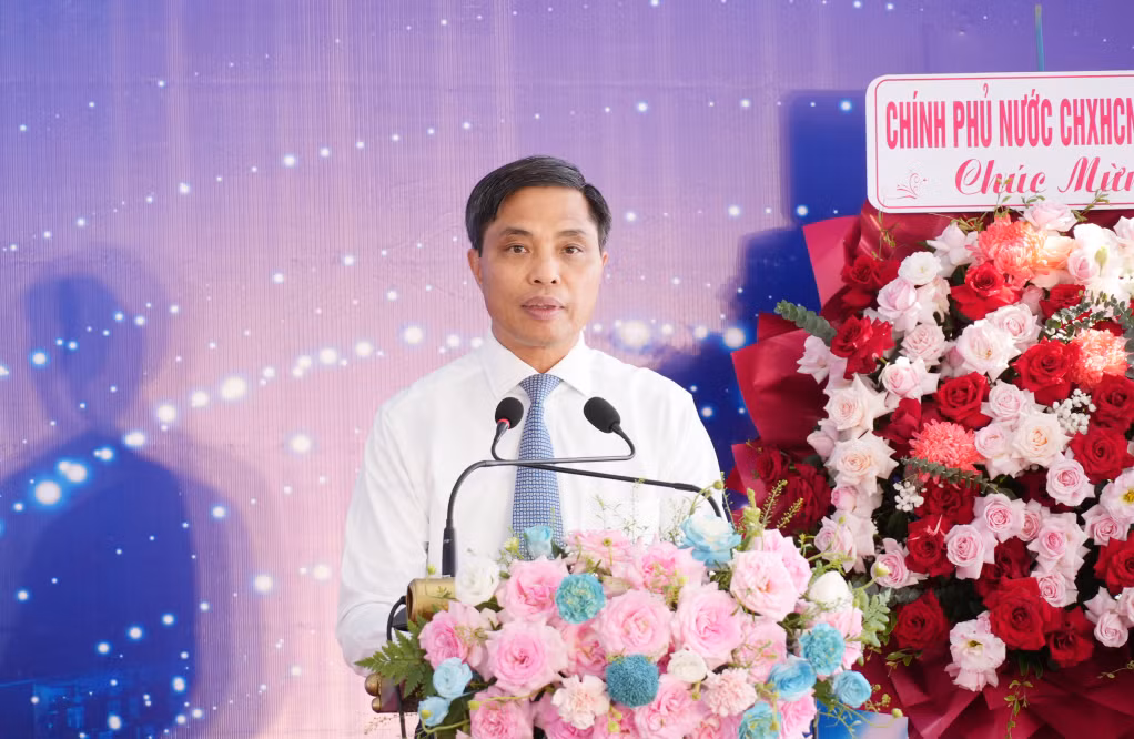 Đồng chí Vũ Văn Diện, Phó Chủ tịch Thường trực UBND tỉnh phát biểu tại lễ khởi công.