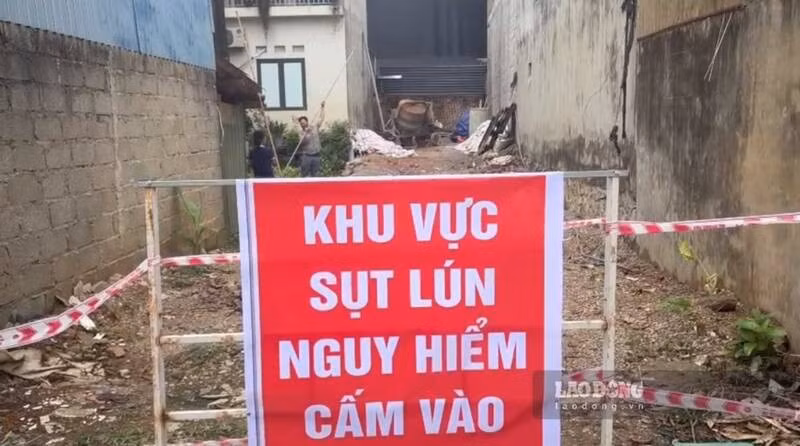Các lực lượng chức năng đã cắm biển cảnh báo, rào chắn để đảm bảo an toàn. Ảnh: Việt Bắc