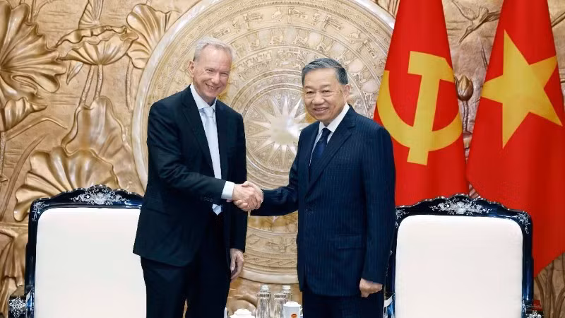 Tổng Bí thư, Chủ tịch nước Tô Lâm tiếp ông Eric Schmidt, nguyên Chủ tịch Tập đoàn Google, dẫn đầu Đoàn chuyên gia trí tuệ nhân tạo thăm và làm việc tại Việt Nam. (Ảnh: TTXVN)