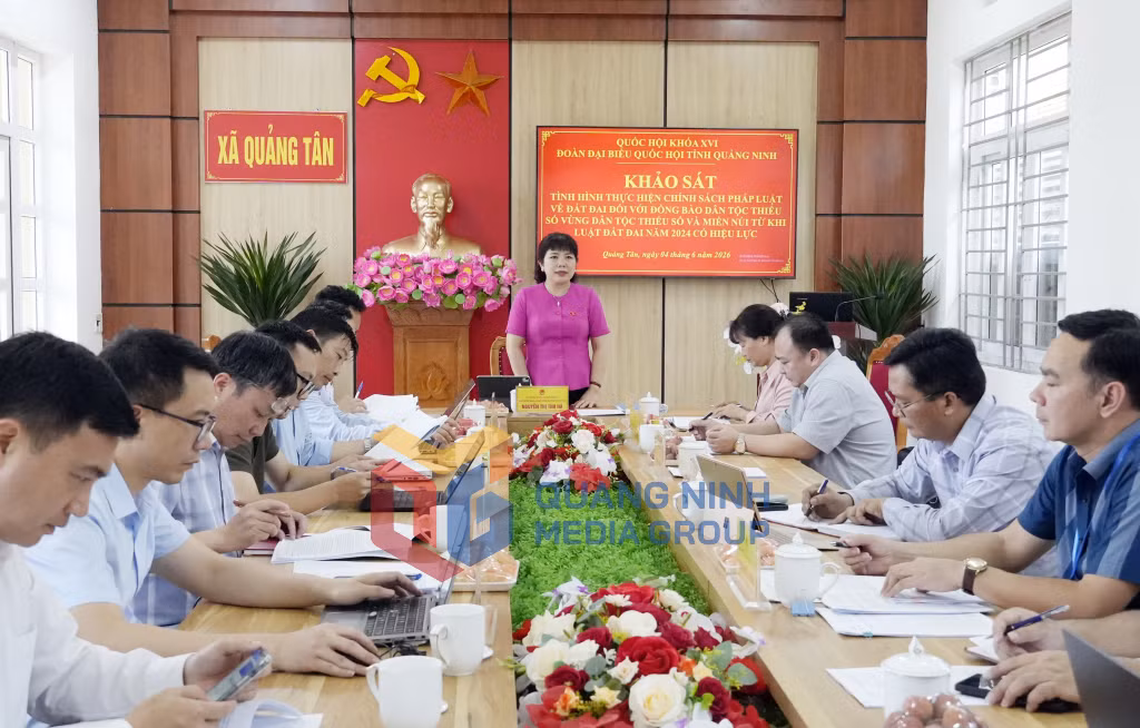 Đồng chí Nguyễn Thị Thu Hà, Phó Trưởng đoàn chuyên trách Đoàn ĐBQH tỉnh, phát biểu tại buổi khảo sát xã Quảng Tân (6-2026). Ảnh: Trúc Linh