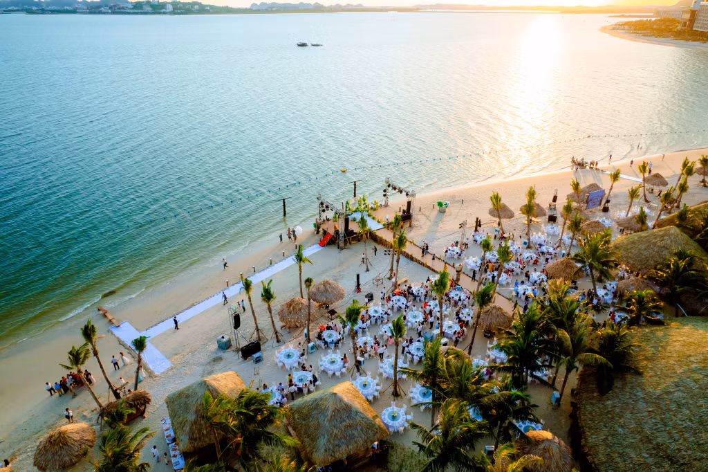 Nhà hàng Hồng Hạnh Signature tại Bán đảo 3, Khu đô thị vịnh biển Halong Marina, cũng là một trong số tiện ích sẽ chính thức ra mắt trong hè năm nay.