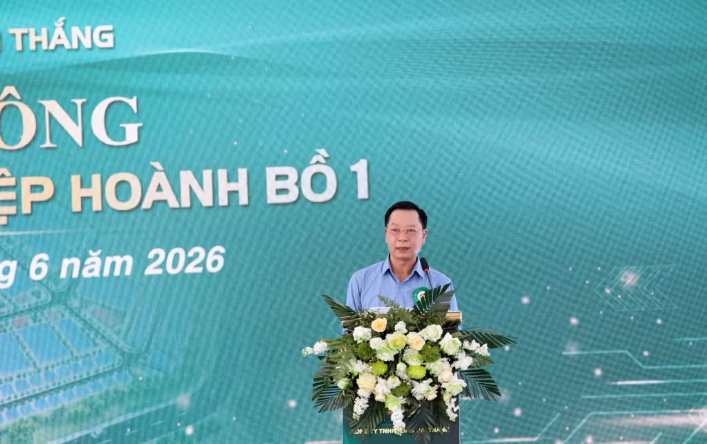Đồng chí Lê Văn Ánh, Phó Chủ tịch UBND tỉnh, phát biểu tại buổi lễ.
