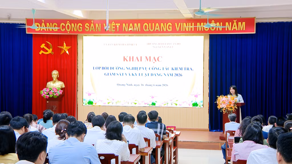 Quang cảnh khai mạc lớp bồi dưỡng.