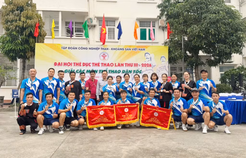 Đội tuyển tham gia của Công ty CP Than Núi Béo - Vinacomin đạt nhiều thành tích cao ở các môn kéo co, ném còn,