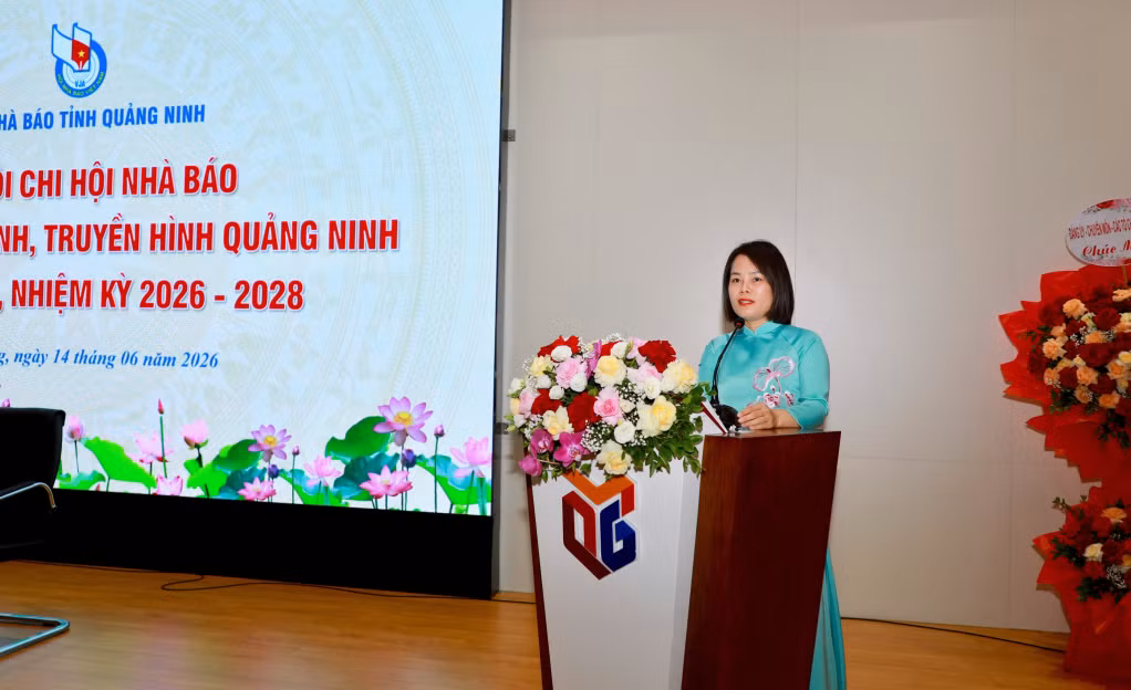 Đồng chí Bùi Thị Thu Hương, Phó Giám đốc Báo và Phát thanh, Truyền hình Quảng Ninh, Thư ký Chi hội Báo và Phát thanh, Truyền hình Quảng Ninh, phát biểu tại Đại hội.