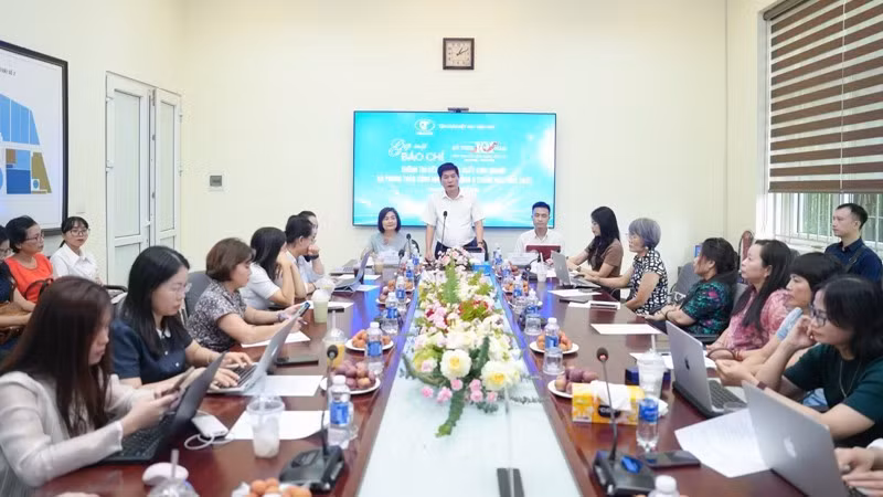 Tổng Giám đốc Vinatex Cao Hữu Hiếu thông tin về tình hình sản xuất kinh doanh 6 tháng đầu năm.