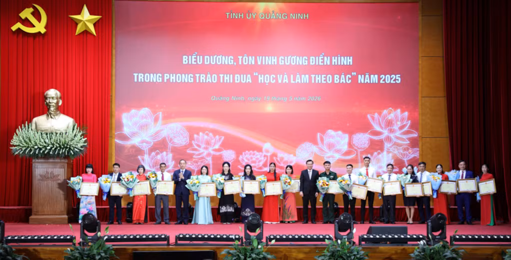 18 cá nhân điển hình tiêu biểu trong phong trào thi đua “Học và làm theo Bác” năm 2025 vinh dự được nhận bằng khen của UBND tỉnh tại lễ biểu dương, tôn vinh gương điển hình trong phong trào thi đua “Học và làm theo Bác” (tháng 5/2026).