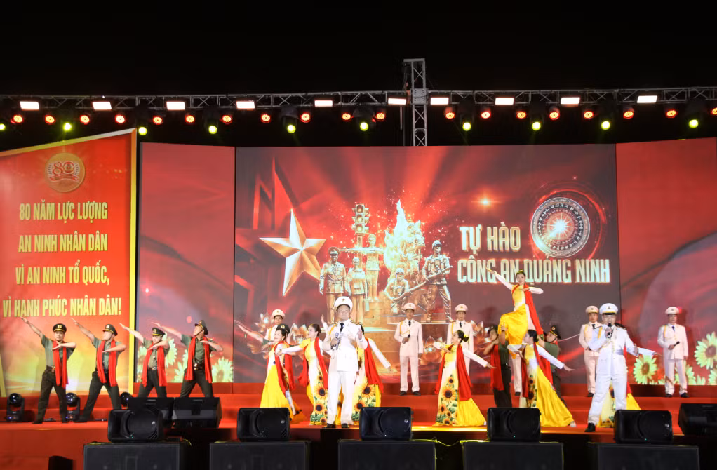 Tiết mục tốp ca nam 