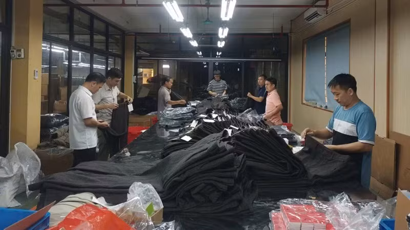 Sản xuất hàng dệt may xuất khẩu tại Trường đại học Công nghiệp và Thương mại Hà Nội.