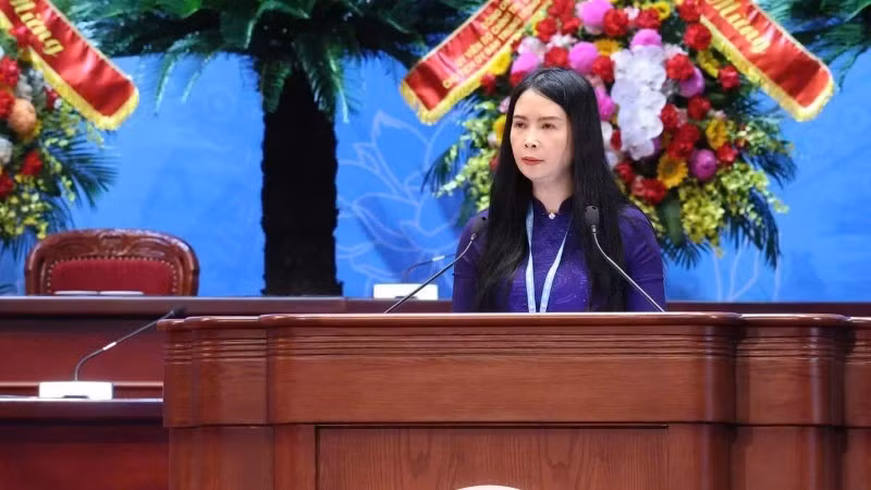 Phó Chủ tịch Thường trực Hội Liên hiệp Phụ nữ Việt Nam Trần Lan Phương trình bày Báo cáo kiểm điểm của Ban Chấp hành Trung ương Hội Liên hiệp Phụ nữ Việt Nam khóa XIII.