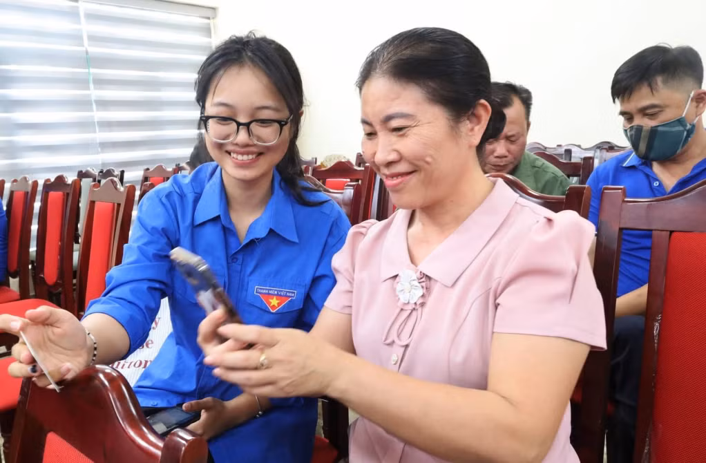 Phụ nữ tích cực học tập, nâng cao kỹ năng số, hình thành thói quen tiếp cận và chia sẻ thông tin chính thống.
