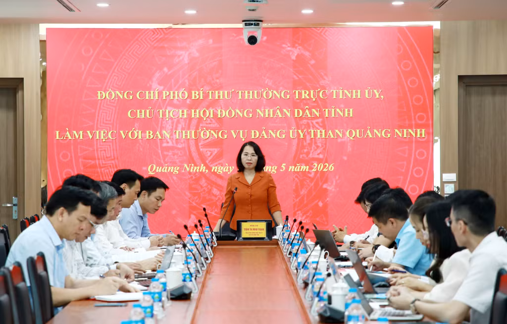 Đồng chí Trịnh Thị Minh Thanh, Phó Bí thư Thường trực Tỉnh ủy, Chủ tịch HĐND tỉnh làm việc với Đảng ủy Than Quảng Ninh.