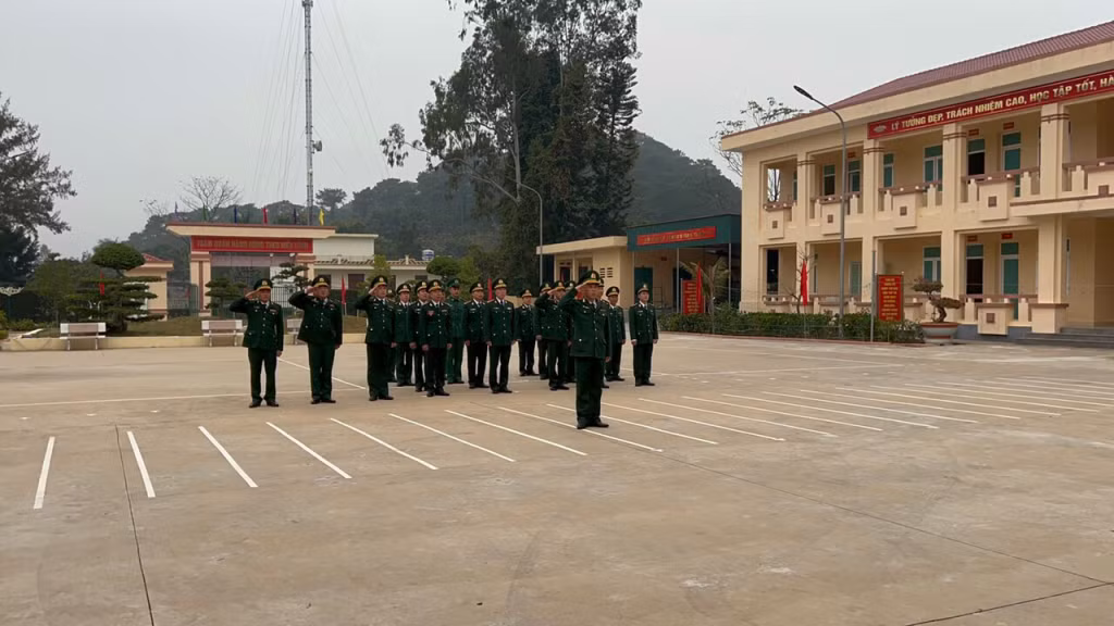 CBCS Đồn biên phòng cửa khẩu cảng Vạn Gia chào cờ ngày đầu năm.