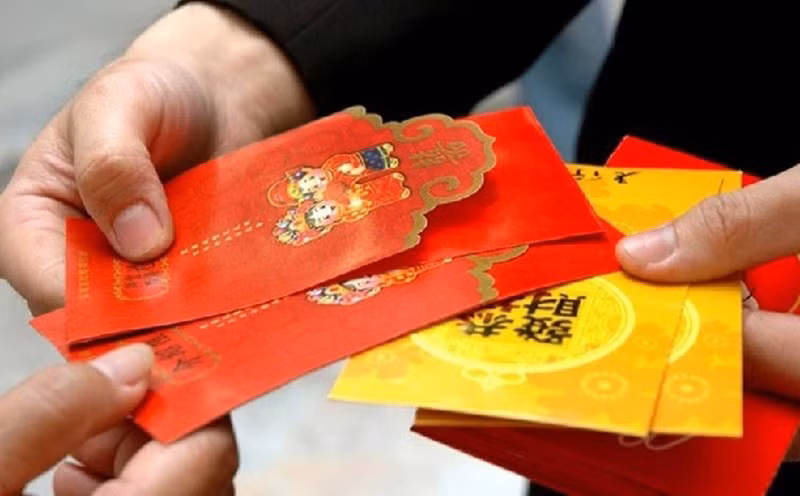 Lì xì là một phong tục đẹp ngày Tết. Ảnh minh hoạ: Ngọc Quyên.