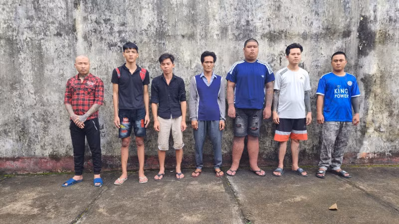 Đối tượng Hiền, Vũ, Thành, Thanh, Hoàng và Bảo (từ trái sang).