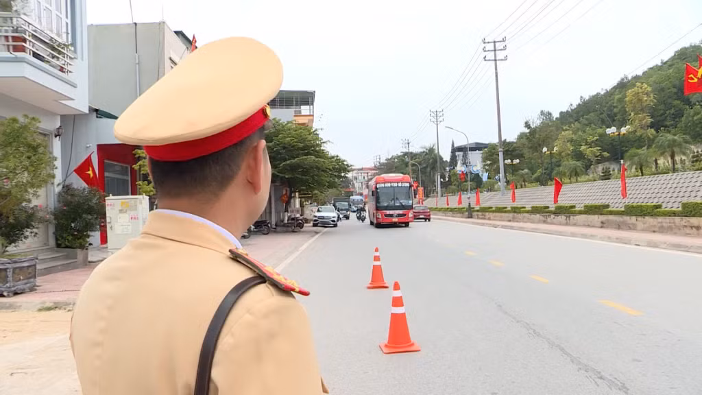 Công an huyện Vân Đồn tăng cường công tác đảm bảo trật tự ATGT ngay từ những ngày đầu năm mới 2023.
