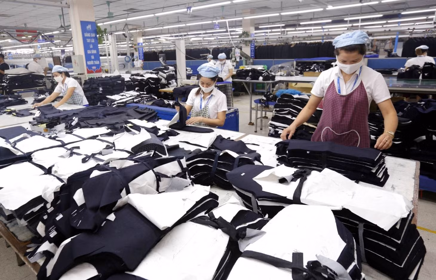Lĩnh vực thâm dụng lao động bị ảnh hưởng do thiếu đơn hàng.