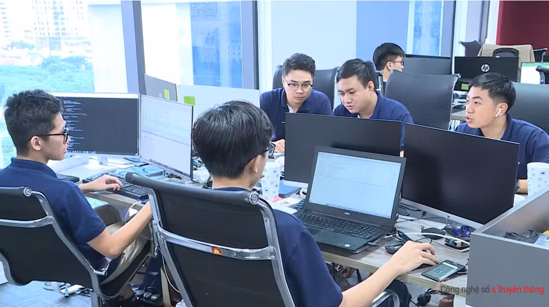 Cục An toàn thông tin đề nghị các đơn vị chuyên trách về CNTT, an toàn thông tin tại cơ quan, tổ chức phối hợp để rà soát xác định và tiến hành vá các lỗi trên hệ thống. (Ảnh minh họa)