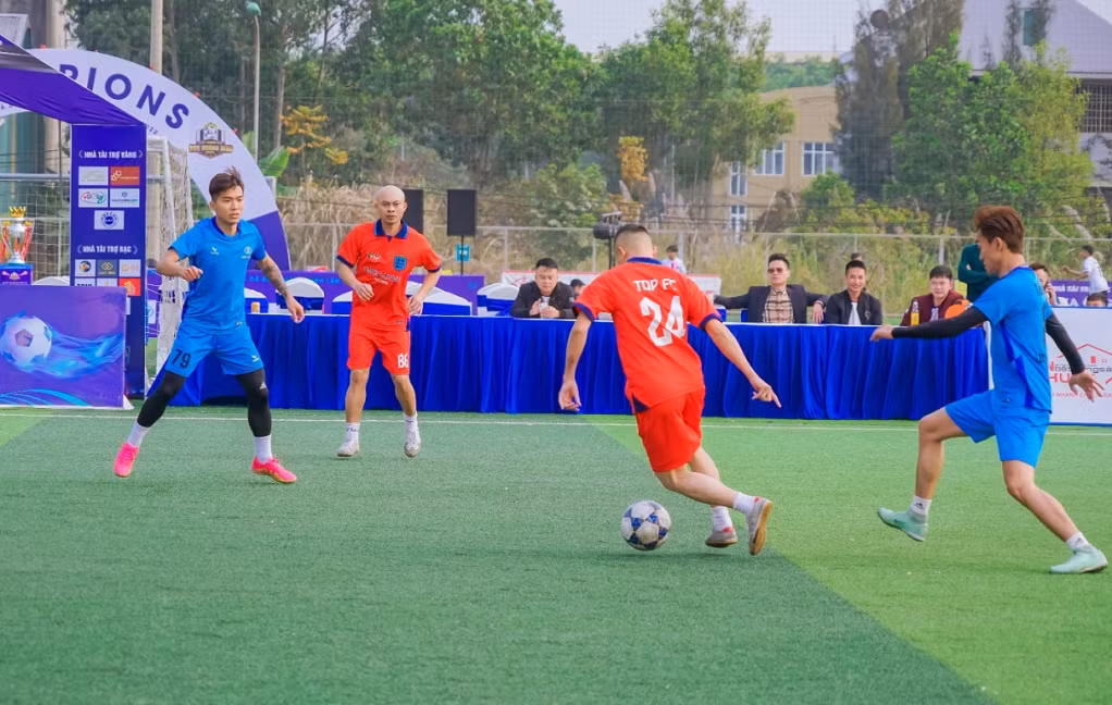 Các trận đấu diễn ra sôi nổi, hấp dẫn.