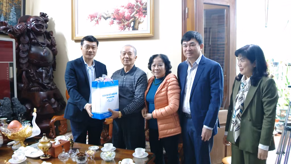 Đoàn đến thăm và chúc Tết gia đình đồng chí Vũ Nguyên Nhiệm, nguyên Phó Bí thư Tỉnh ủy, Chủ tịch UBND tỉnh, ĐBQH khóa XI.