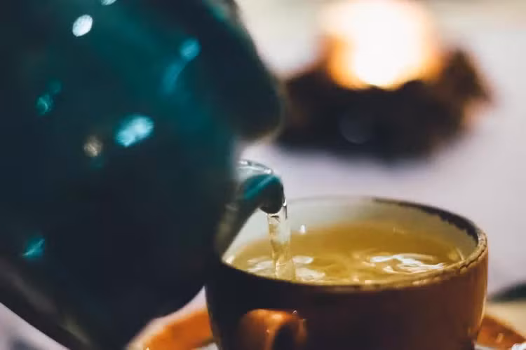 Trà xanh có nhiều hợp chất thực vật tự nhiên hỗ trợ sức khỏe của bạn theo nhiều cách khác nhau. (Ảnh: VeryWell)