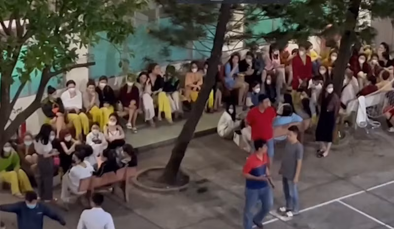 Hàng trăm người có liên quan được đưa về trụ sở Công an làm việc, phục vụ công tác điều tra, xử lý.