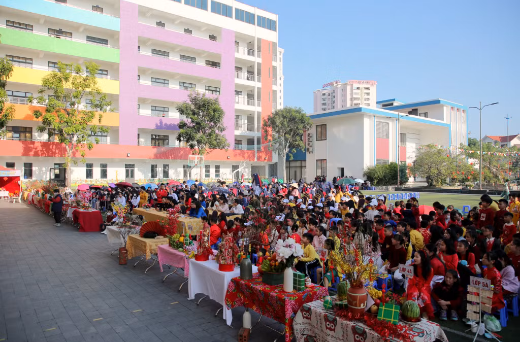 Chương trình ngoại khóa thu hút sự tham gia của đông đảo các bạn học sinh và các bậc phụ huynh.