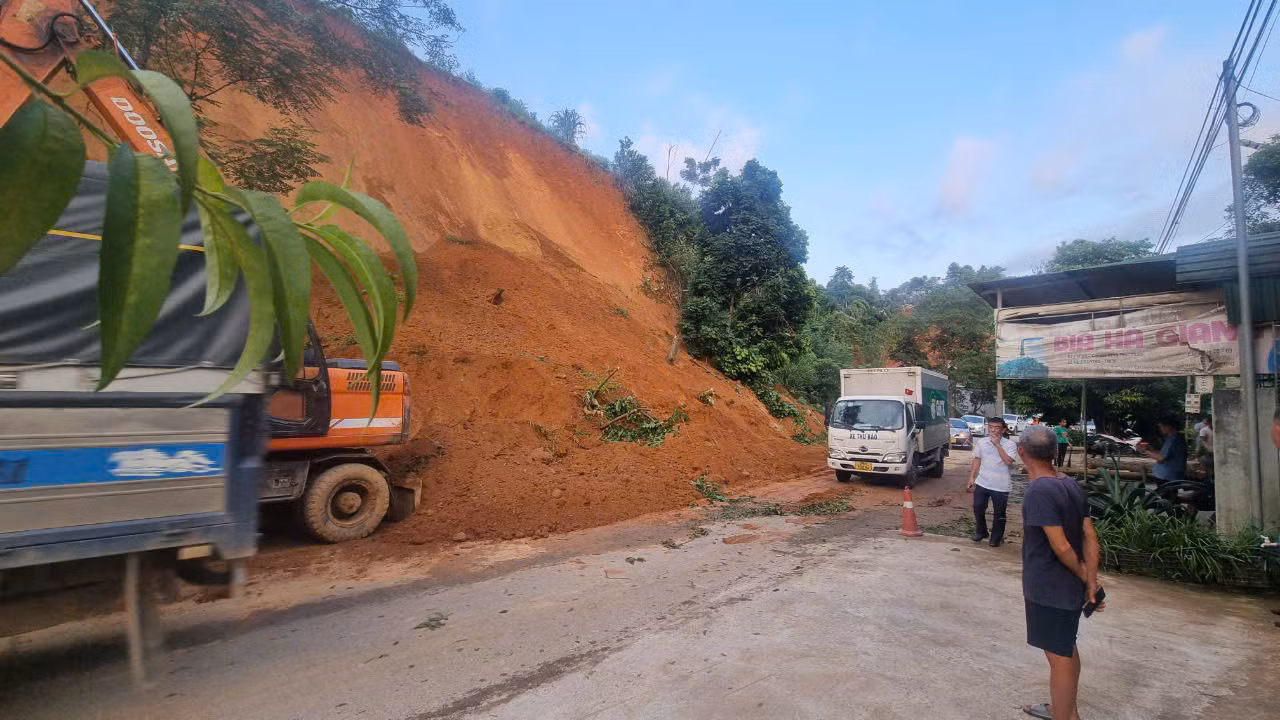 Bão số 3 phá hỏng hơn 4.000 vị trí đường bộ, làm sập 2 nhịp cầu. Ảnh: Anh Minh