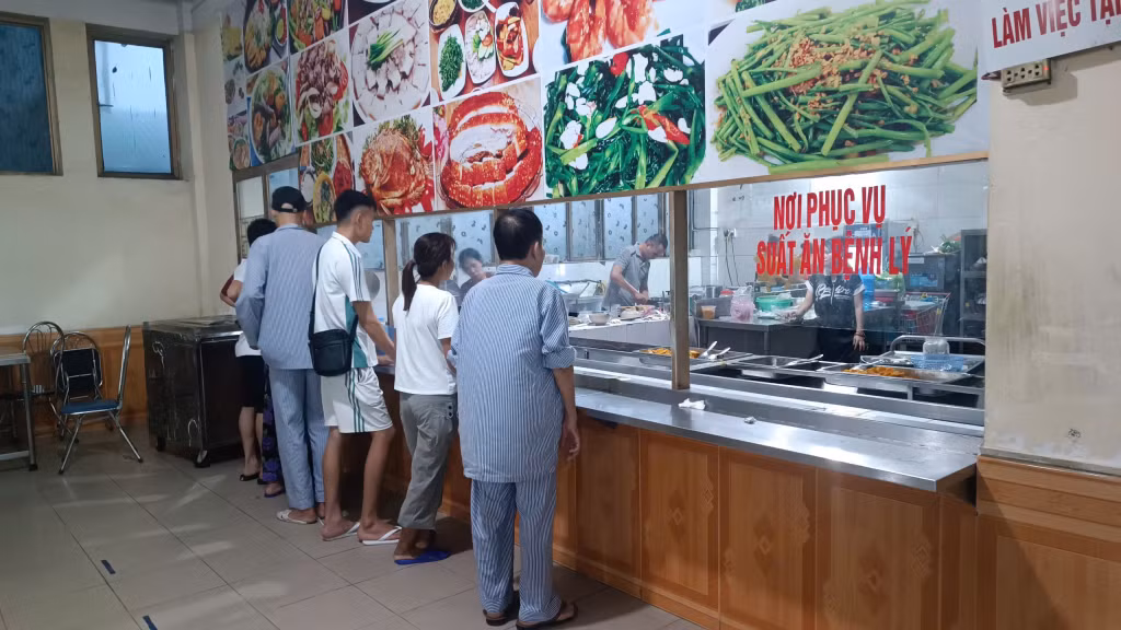 Tuy gặp nhiều thiệt hại nhưng Bệnh viện Đa khoa tỉnh vẫn đang nỗ lực đảm bảo tốt việc điều trị và chăm sóc sức khỏe cho người bệnh.