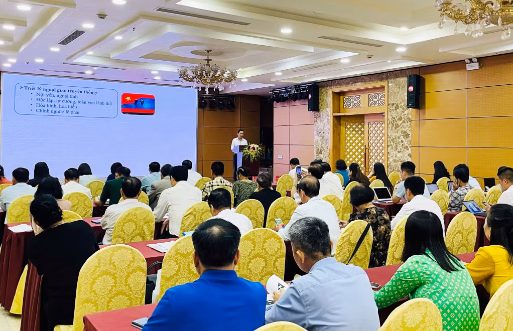 Quang cảnh buổi tọa đàm.