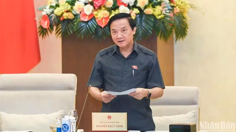 Phó Chủ tịch Quốc hội Nguyễn Khắc Định điều hành nội dung phiên họp sáng 13/9. (Ảnh: DUY LINH)