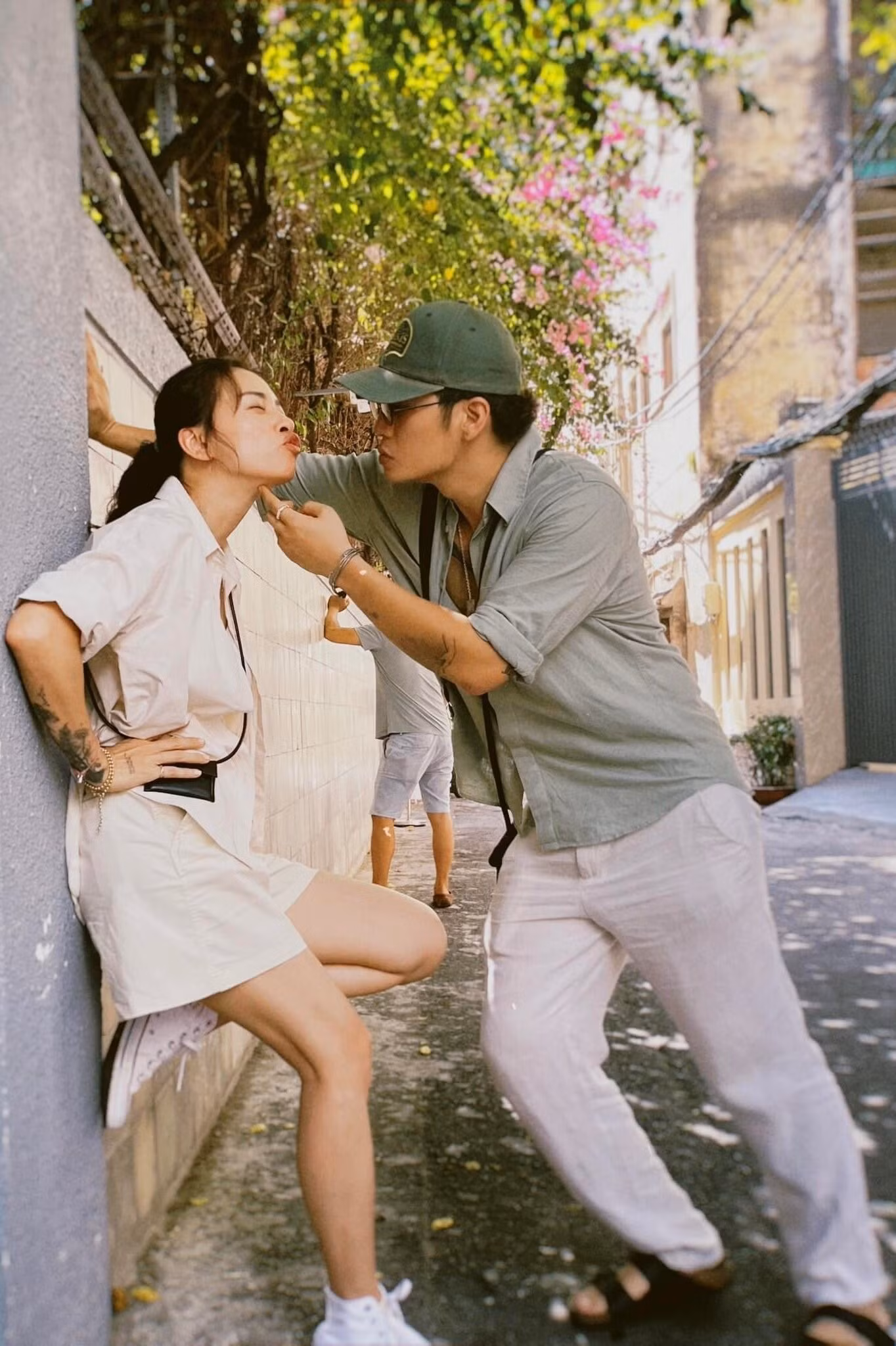 Cả hai cùng đi du lịch, trải nghiệm văn hoá tại nhiều địa điểm nổi tiếng trong và ngoài nước.