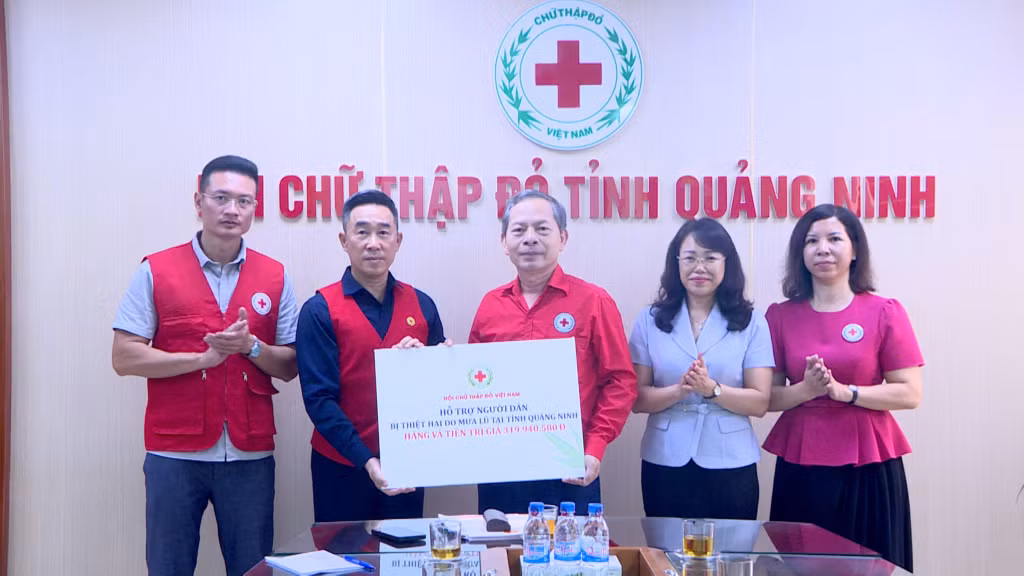 Hội CTĐ tỉnh Quảng Ninh tiếp nhận hỗ trợ của Hội CTĐ Việt Nam.