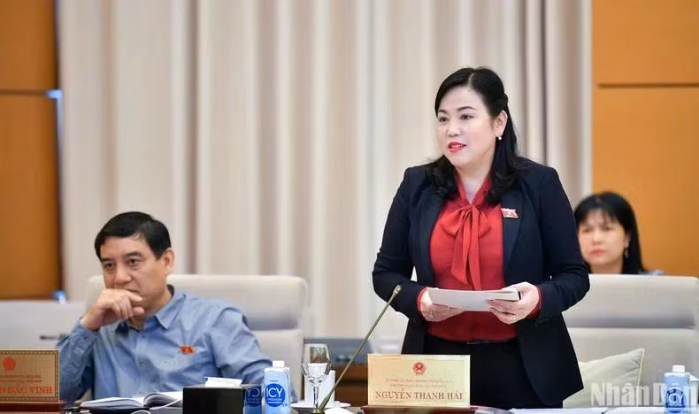 Trưởng Ban Công tác đại biểu Nguyễn Thanh Hải báo cáo tại phiên họp. (Ảnh: DUY LINH)