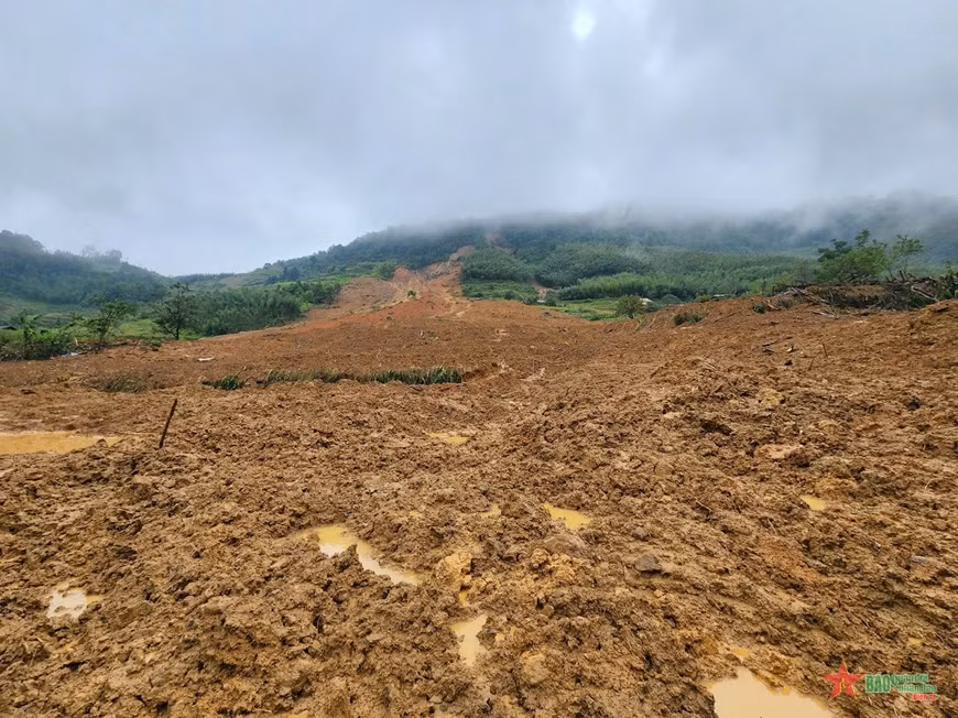 Điểm sạt lở đất ở thôn Lũng Lỳ.