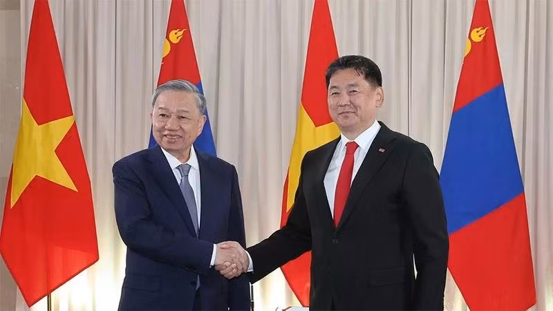 Tổng Bí thư, Chủ tịch nước Tô Lâm và Tổng thống Mông Cổ Ukhnaagiin Khurelsukh. (Ảnh: TTXVN)