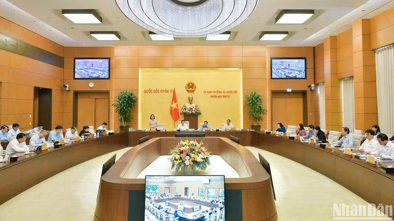 Quang cảnh phiên họp sáng 24/9. (Ảnh: DUY LINH)