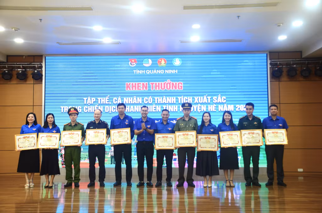 Nhiều tập thể và cá nhân có thành tích xuất sắc trong Chiến dịch và công tác quản lý, giáo dục thanh thiếu nhi hè năm 2024 đã được khen thưởng.